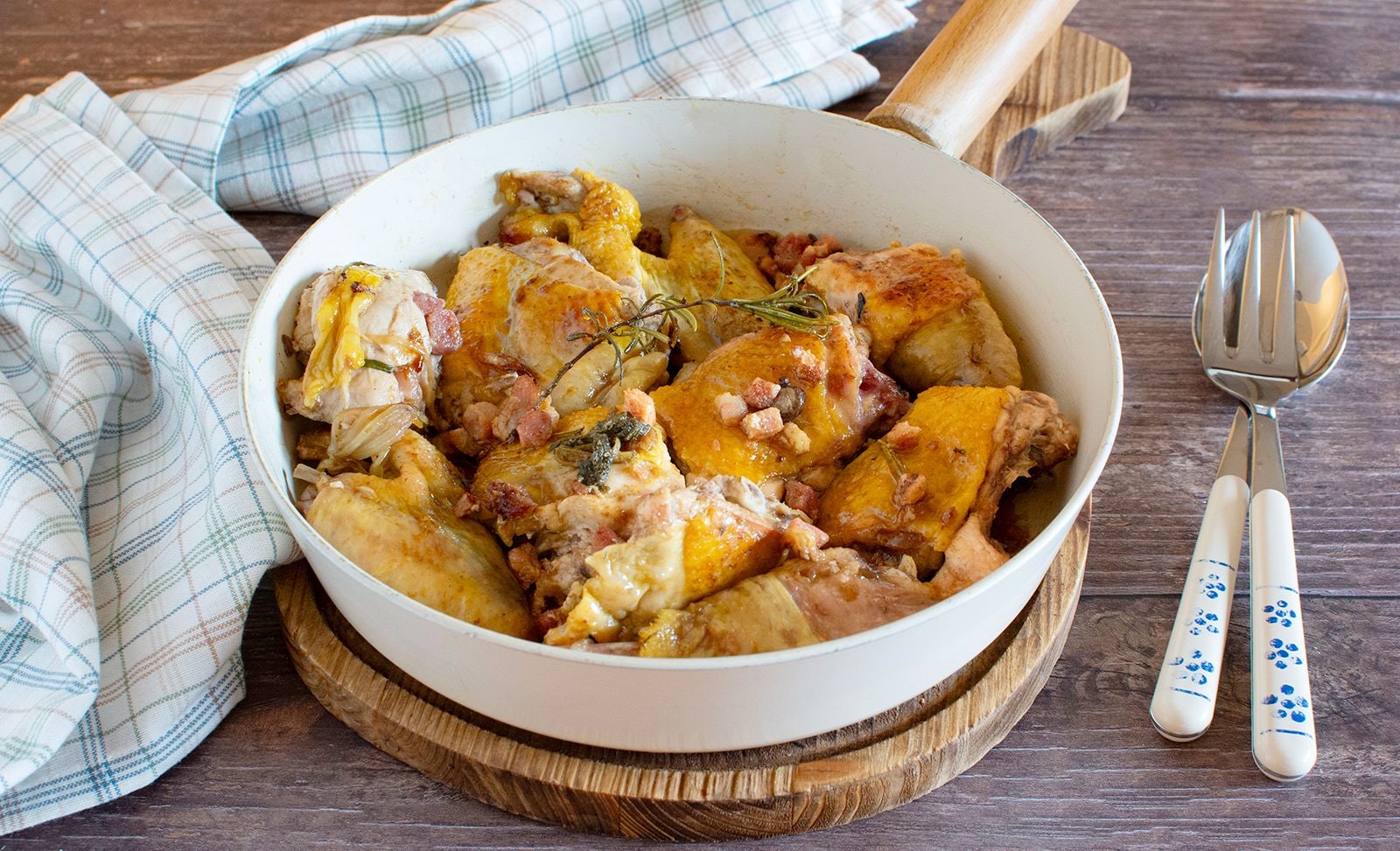 Faraona in padella: la ricetta dell'alternativa saporita al classico pollo