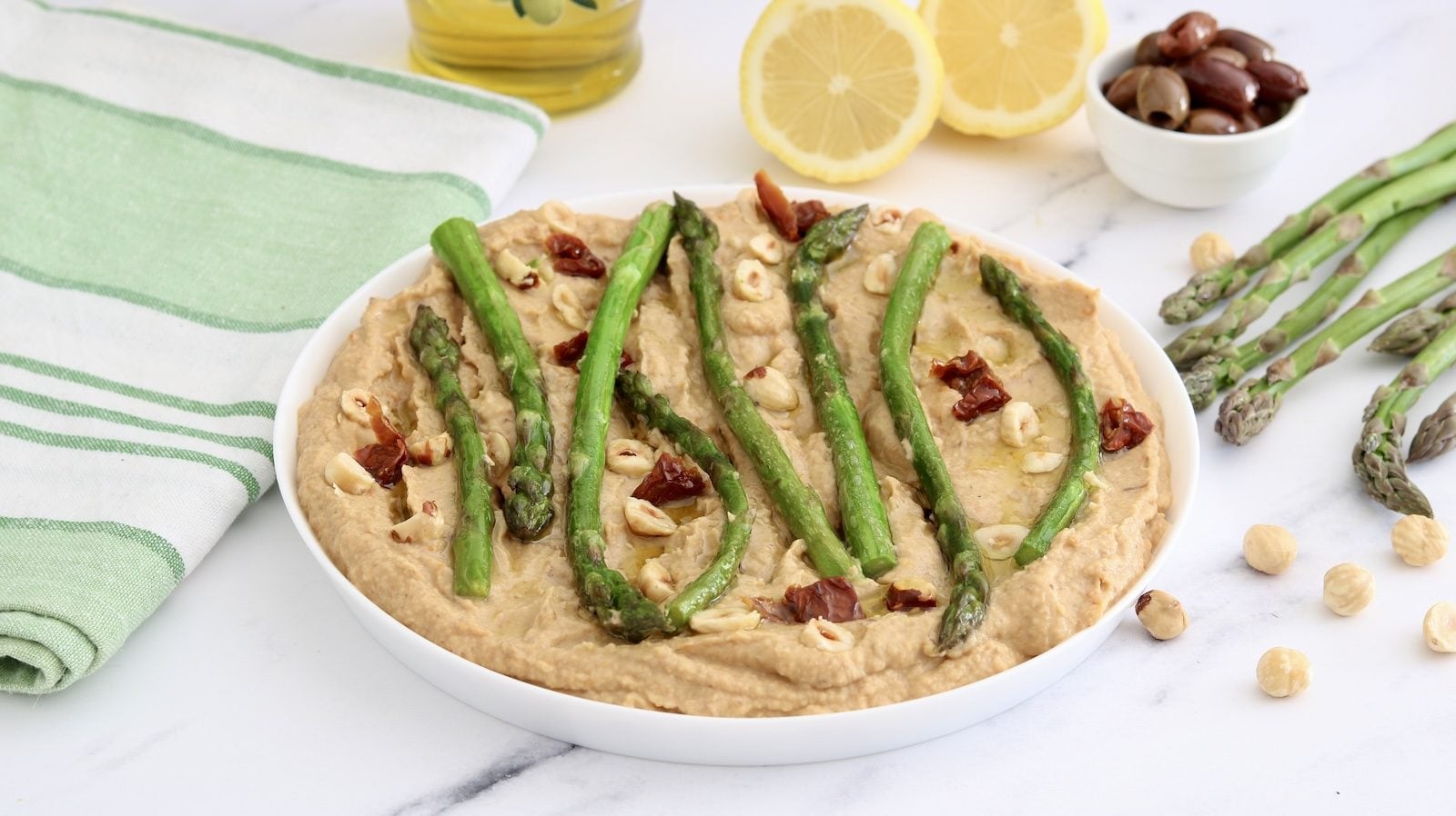 Hummus mediterraneo con asparagi