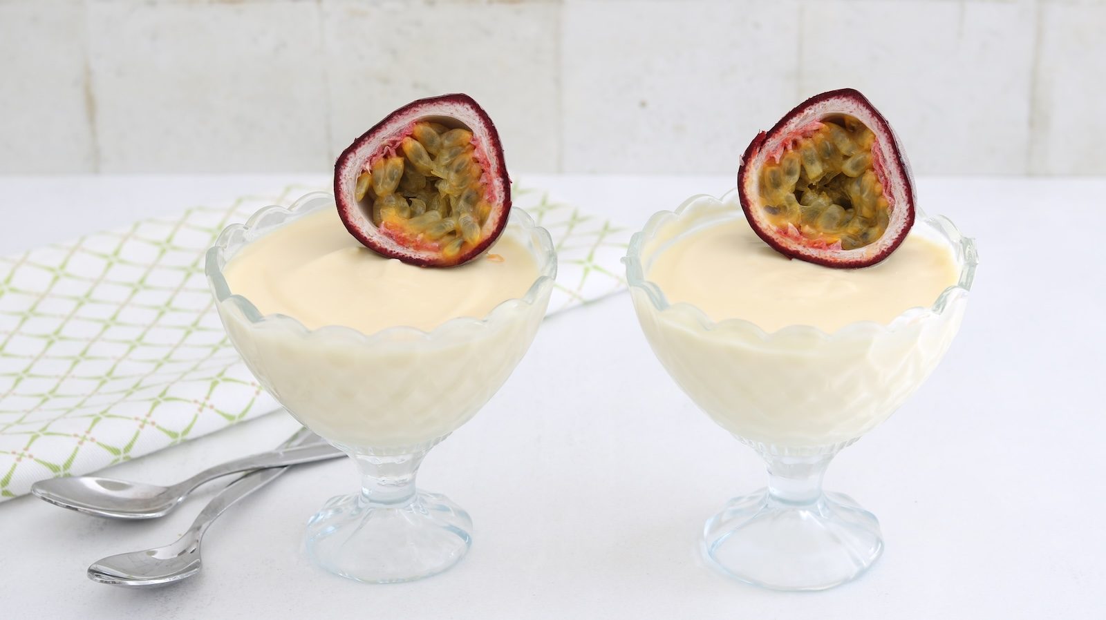 Mousse al frutto della passione: la ricetta del dessert brasiliano al maracujà