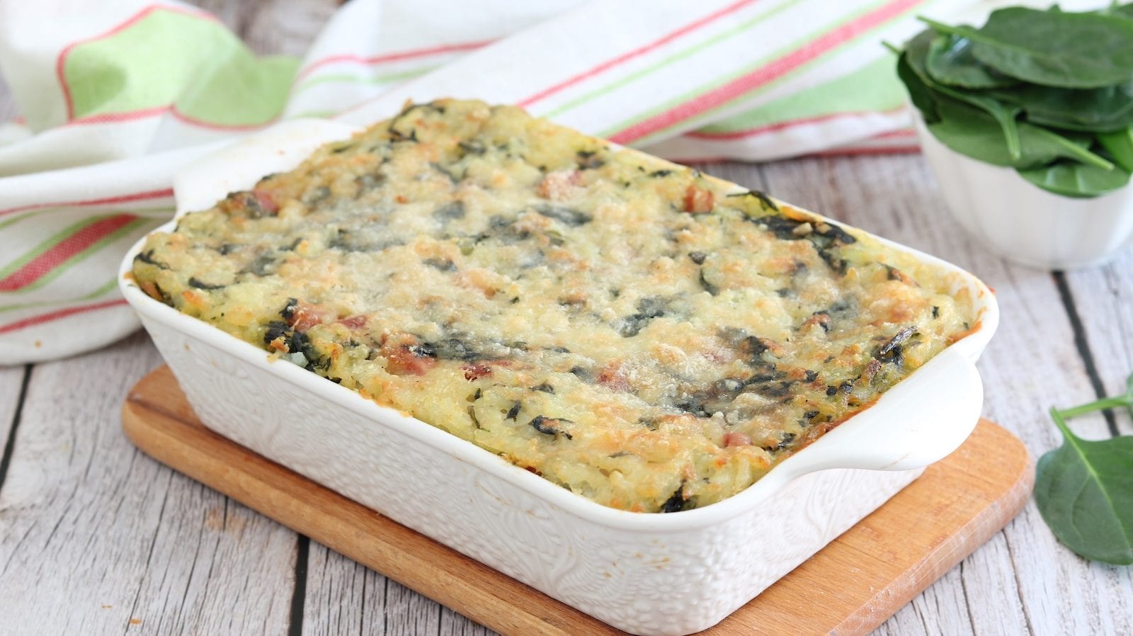 Riso al forno con spinaci: la ricetta con provola filante e pancetta