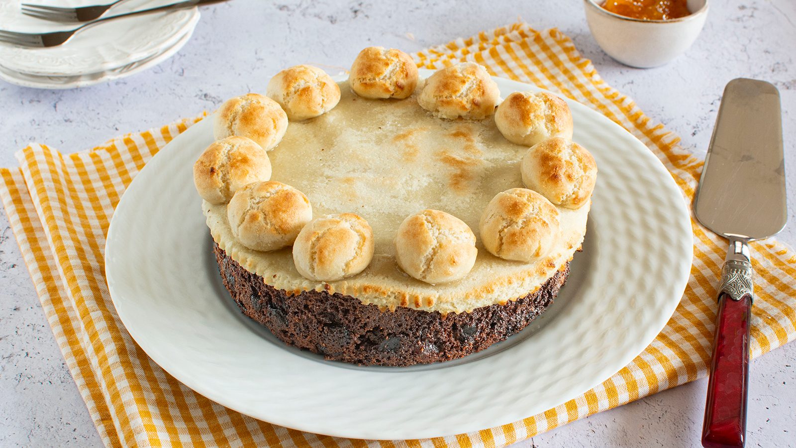 Simnel cake: la ricetta della torta britannica con marzapane tipica pasquale