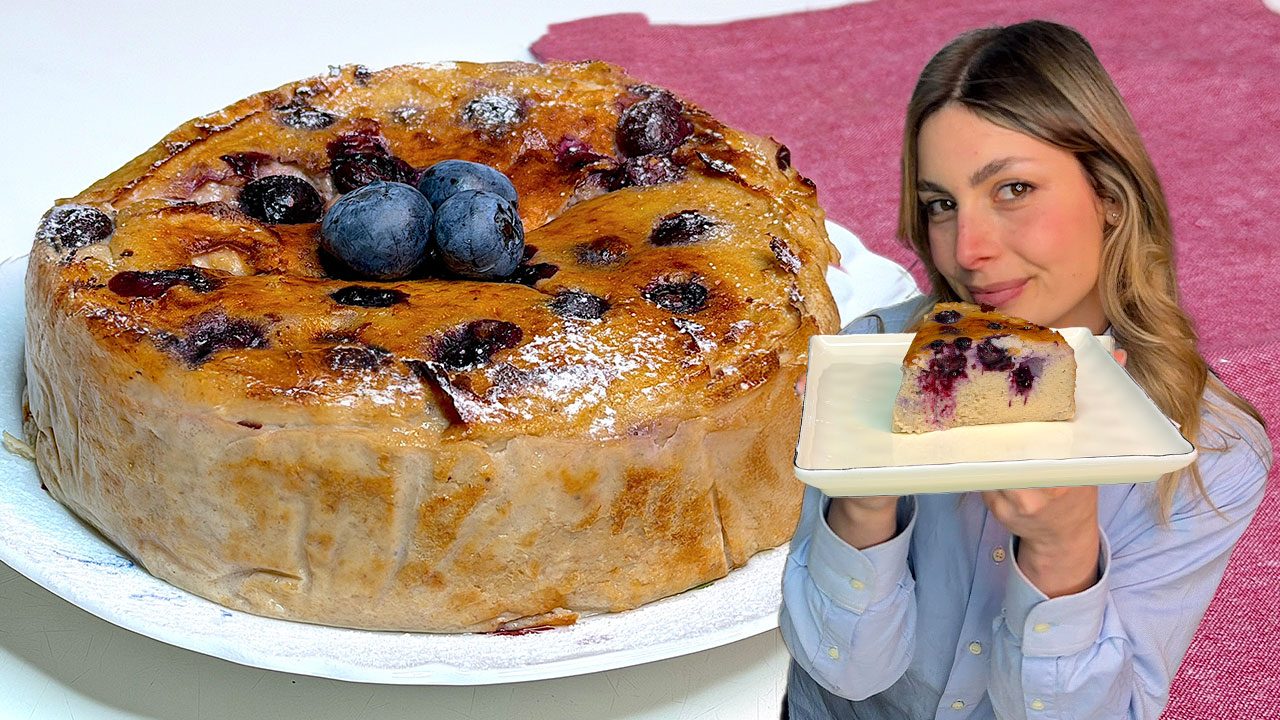 Torta allo yogurt senza zucchero: la ricetta del dolce goloso e veloce con pochissimi ingredienti