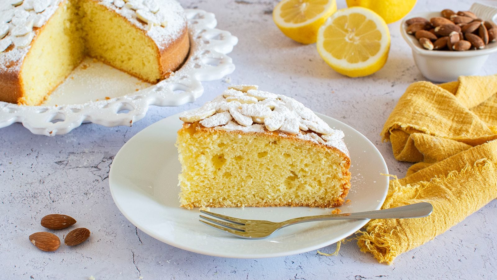 Torta limone e mandorle: la ricetta del dolce soffice e profumato
