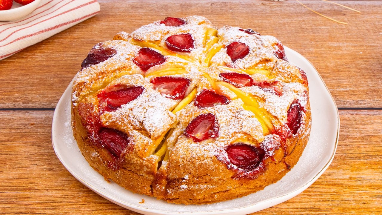 Torta di mele e fragole