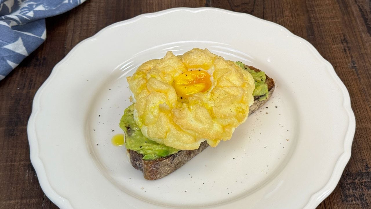 Avocado toast con uovo nuvola: la ricetta gustosa e nutriente