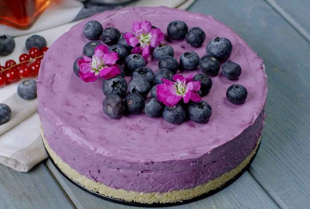 Cheesecake ai mirtilli: la ricetta del dolce senza cottura facile e goloso
