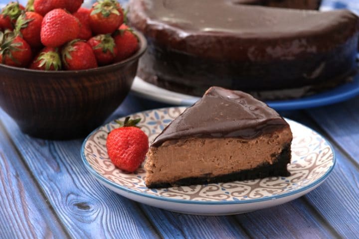 Cheesecake al cioccolato: la ricetta del dolce super goloso cotto in forno
