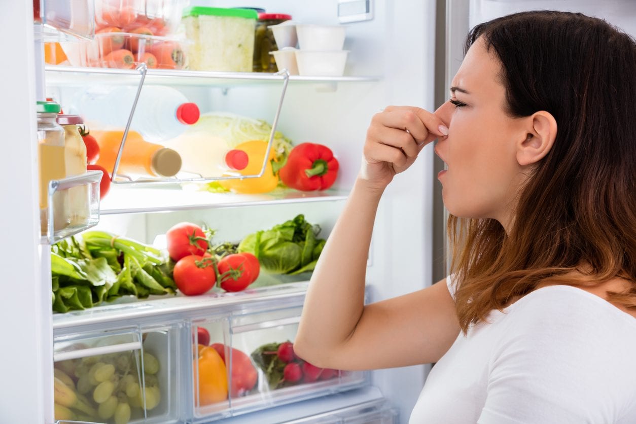 Frigo che puzza? Come eliminare i cattivi odori e prevenire le cause