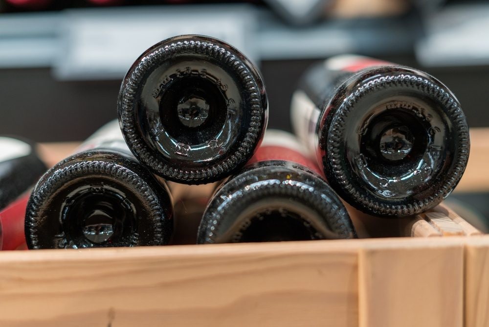 Perché le bottiglie di vino hanno il fondo incavo? Cos'è il punt e a cosa serve