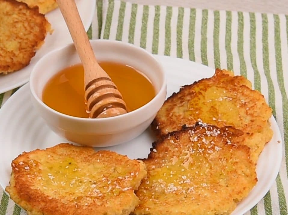 Frittelle di banana e cocco: la ricetta veloce e sfiziosa per la colazione o la merenda