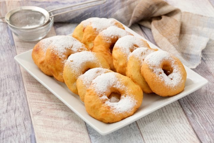 Frittelle di mele e ananas: la ricetta dei dolcetti super golosi