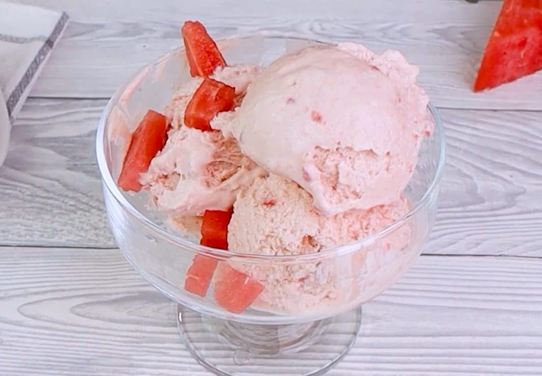 Gelato all'anguria: la ricetta del dessert fresco e goloso