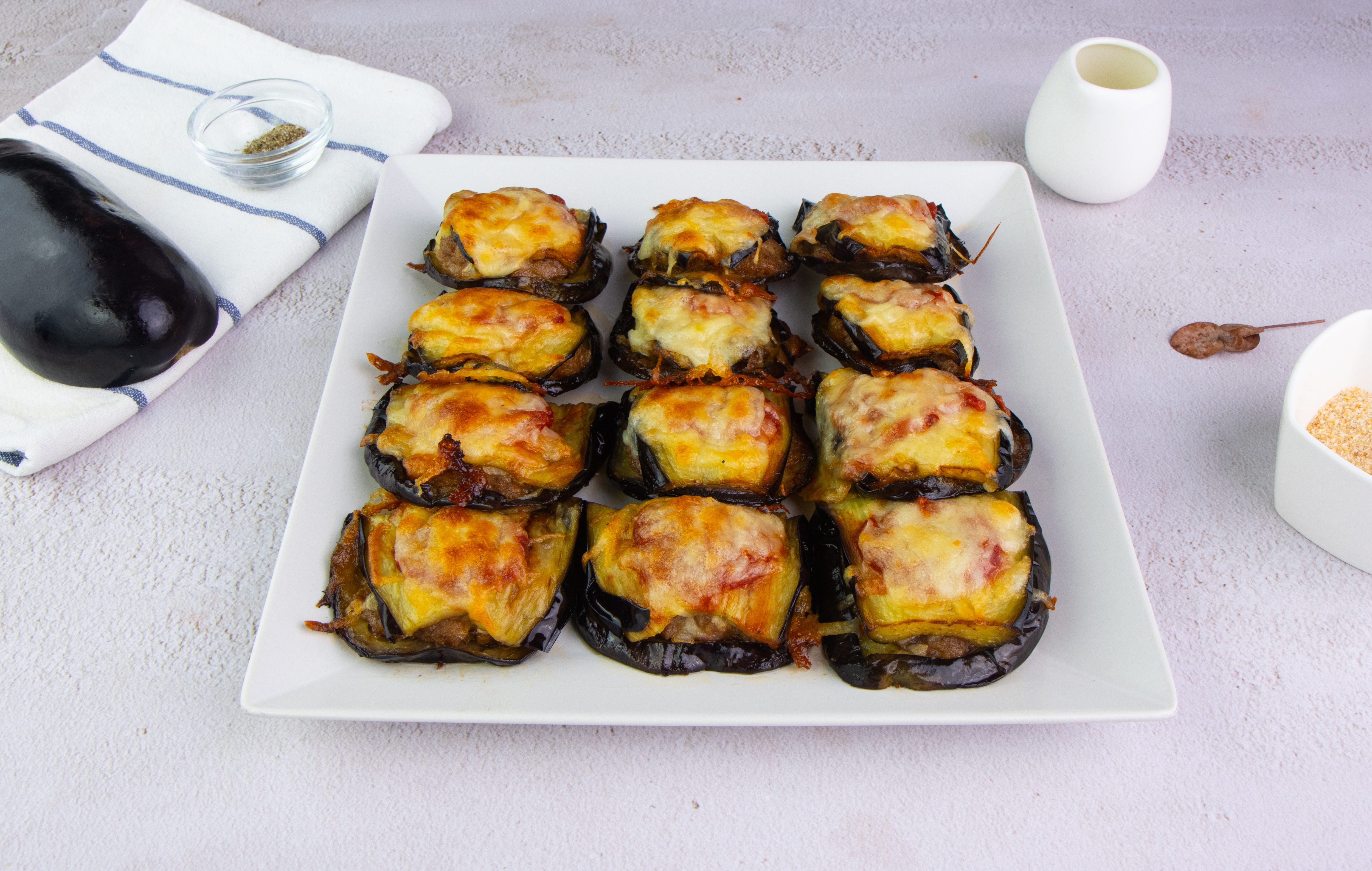 Involtini di melanzane: la ricetta ricca e saporita con carne macinata e formaggio filante