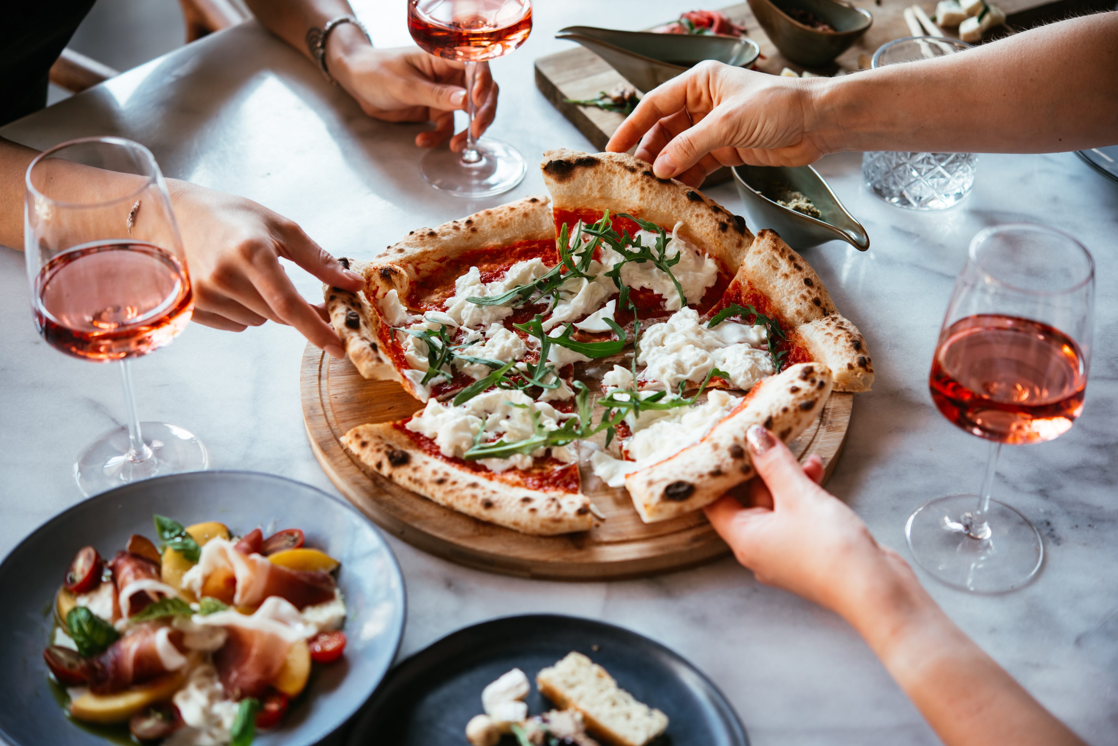 Pizza e bibita sempre più care: ecco le città italiane dove si spende di più nel 2026