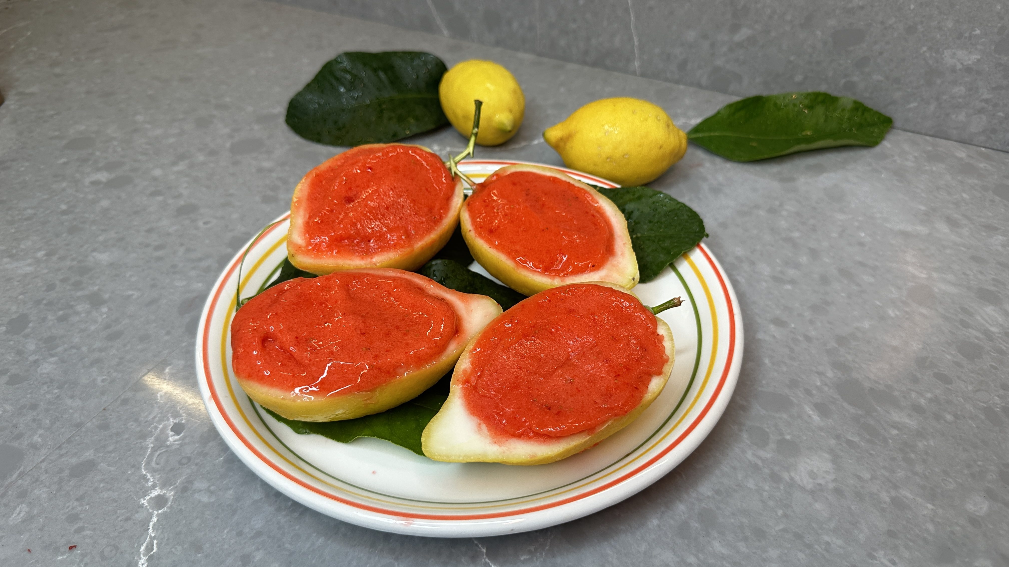 Sorbetto fragola e limone: la ricetta velocissima perfetta come fresco dessert