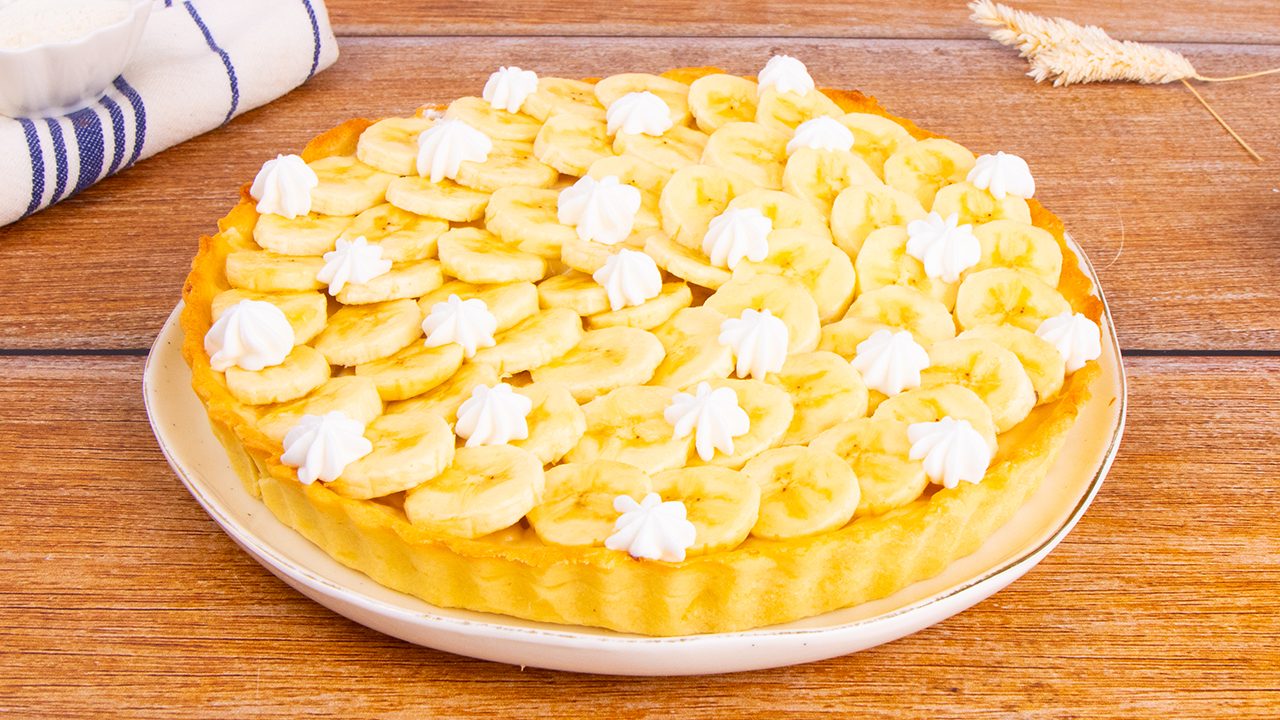 Crostata di banane: la ricetta del dolce con ripieno cremoso