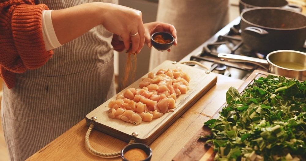 Tutti gli errori da non fare quando cucini carni delicate come pollo o tacchino