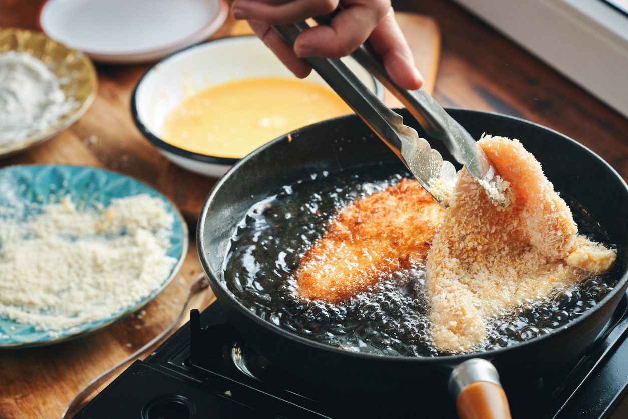Come la frittura ha conquistato il mondo: dal fritto "bagnato" dei Romani alla rivoluzione del wok