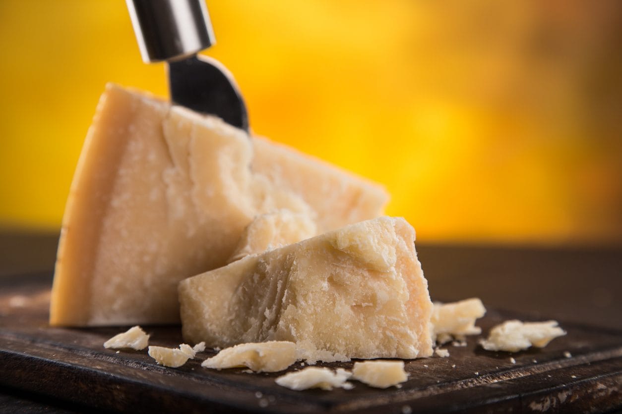 Parmigiano di vacca Bianca Modenese: il formaggio raro dal gusto più delicato