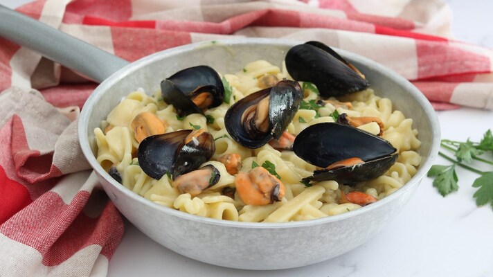 pasta-mischiata-con-patate-cozze-e-provola-di-cannavacciuolo