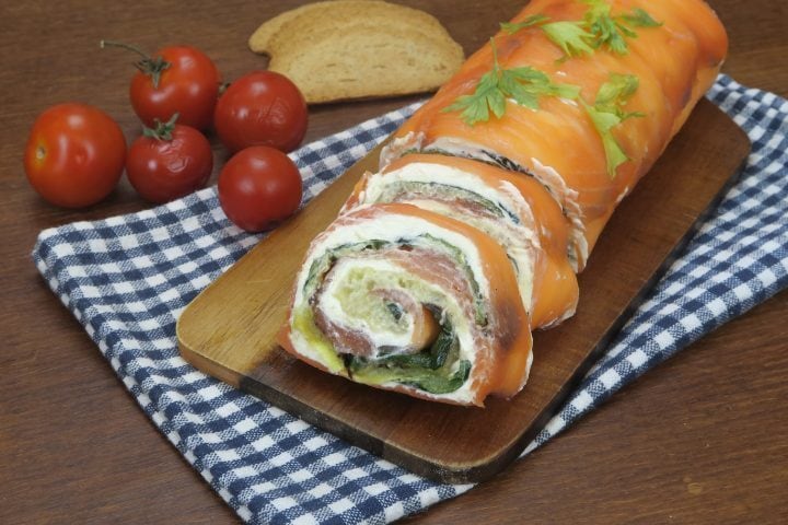 Rollè di salmone: la ricetta dell'antipasto estivo fresco e veloce