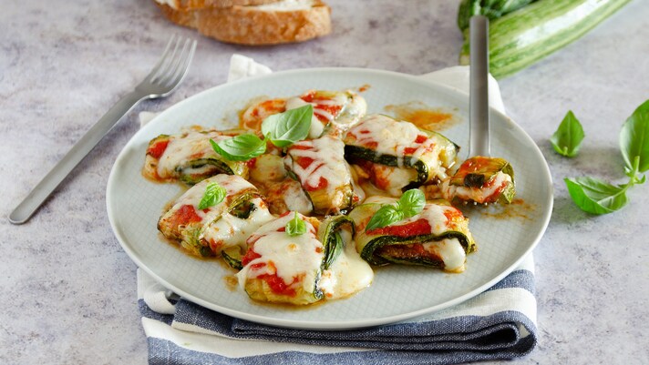 Involtini di zucchine al sugo