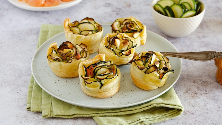 Rose di sfoglia zucchine e salmone