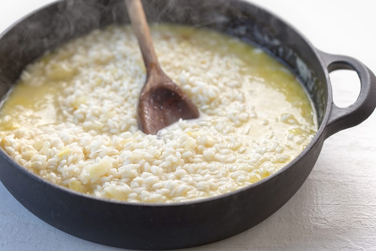 Come mantecare il risotto senza usare il burro: le alternative da provare