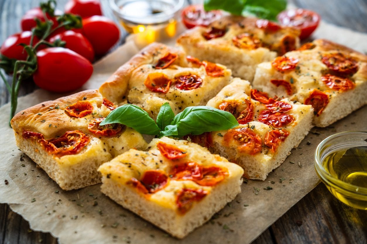 Focacce italiane: 13 ricette tradizionali e golosissime da rifare a casa