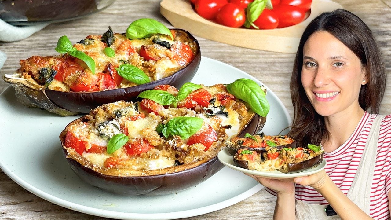 Melanzane ripiene vegetariane: la ricetta senza carne con pomodorini, mozzarella e pangrattato