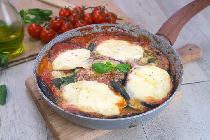 Parmigiana light in padella: la ricetta del piatto facile e gustosissimo