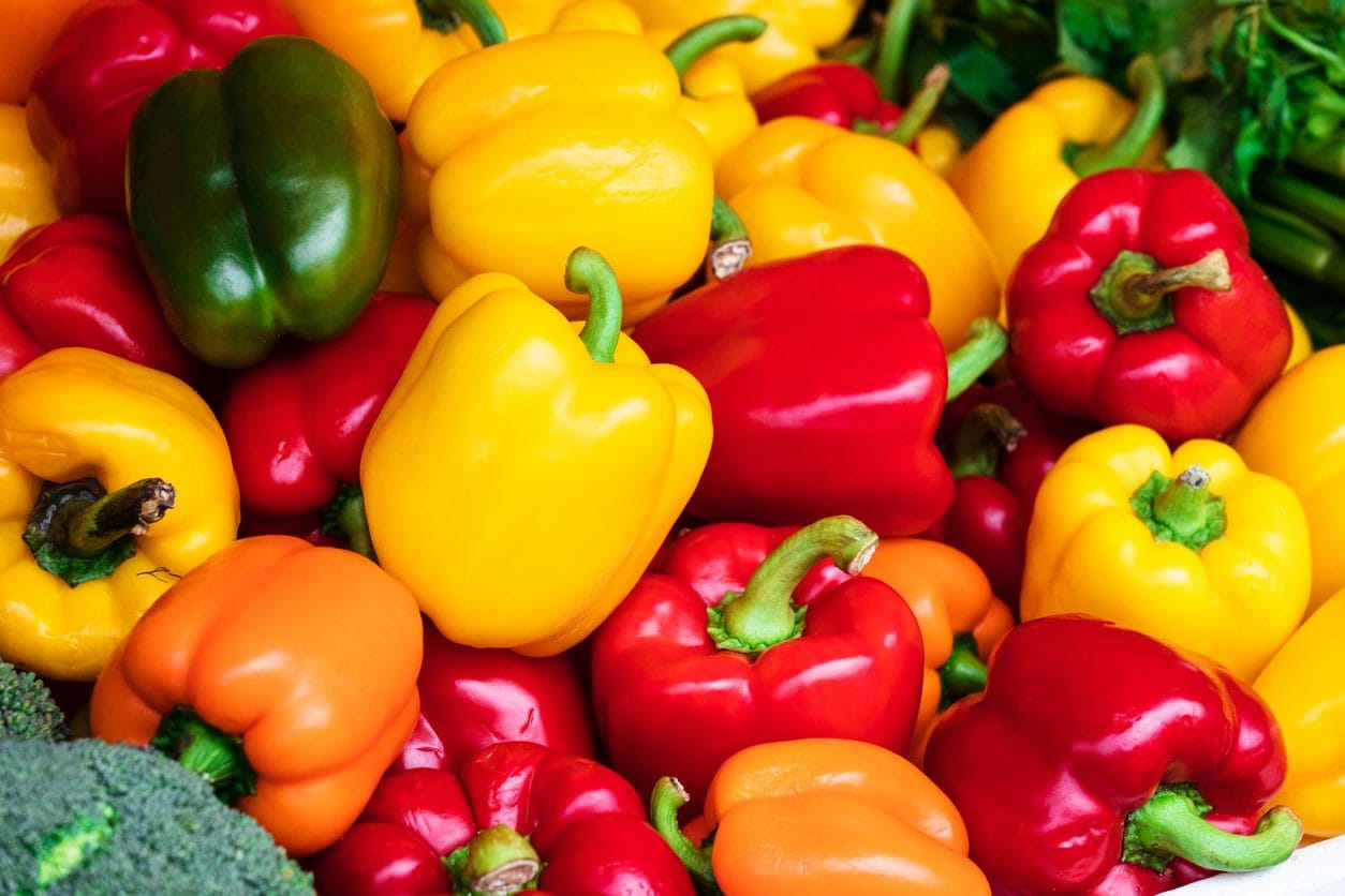 Peperoni: proprietà, benefici e valori nutrizionali degli ortaggi ipocalorici e ricchissimi di vitamina C