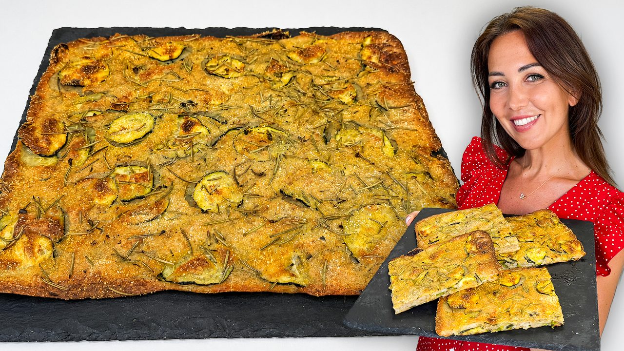 Schiacciata di zucchine: la ricetta croccante e sfiziosa senza lievitazione