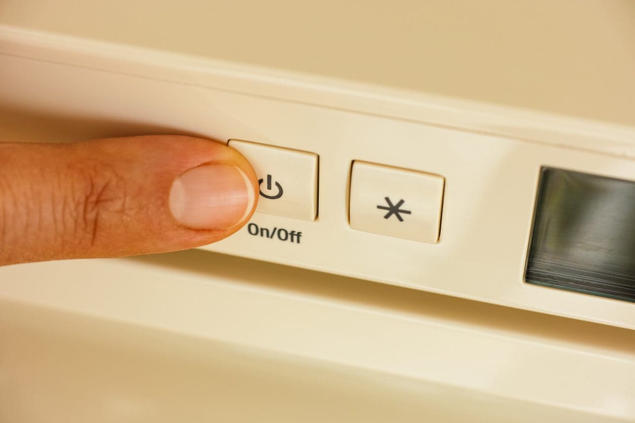 Ha senso spegnere il frigo prima di partire? Tutti i pro e contro
