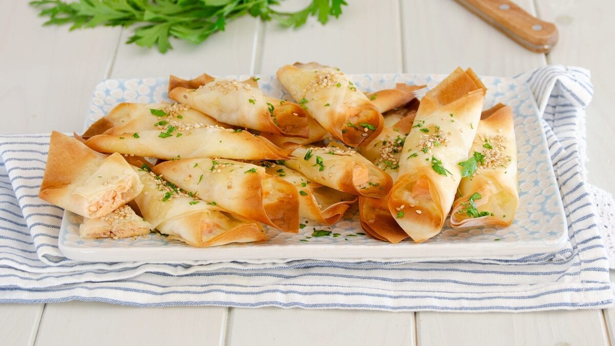 Cannoli di pasta fillo al salmone