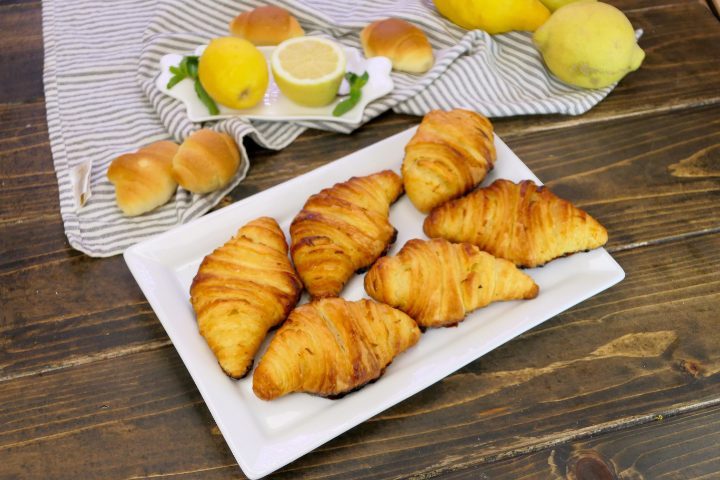 Cornetti sfogliati: la ricetta veloce con pasta sfoglia pronta