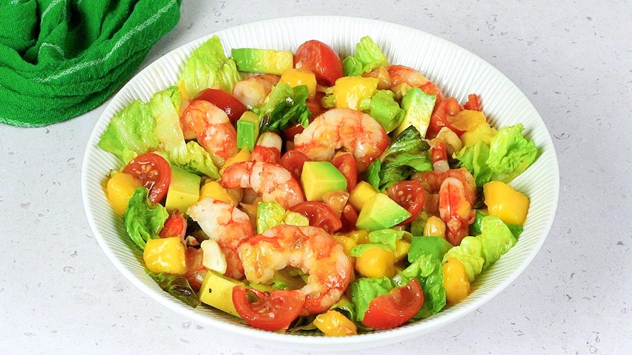 Insalata di gamberi: la ricetta esotica con mango e avocado