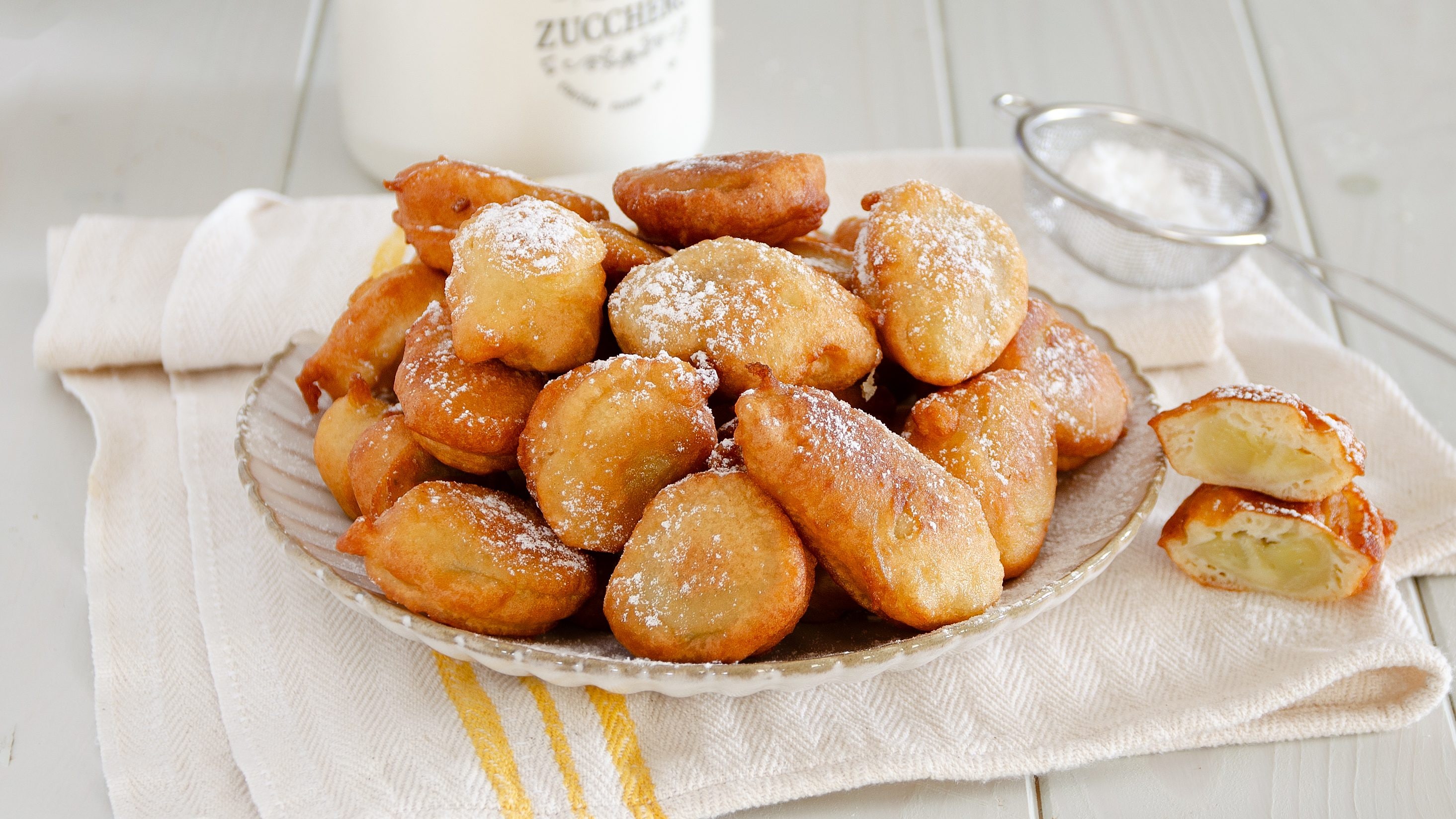 Frittelle di banana: la ricetta dei dolcetti croccanti fuori e morbidi dentro