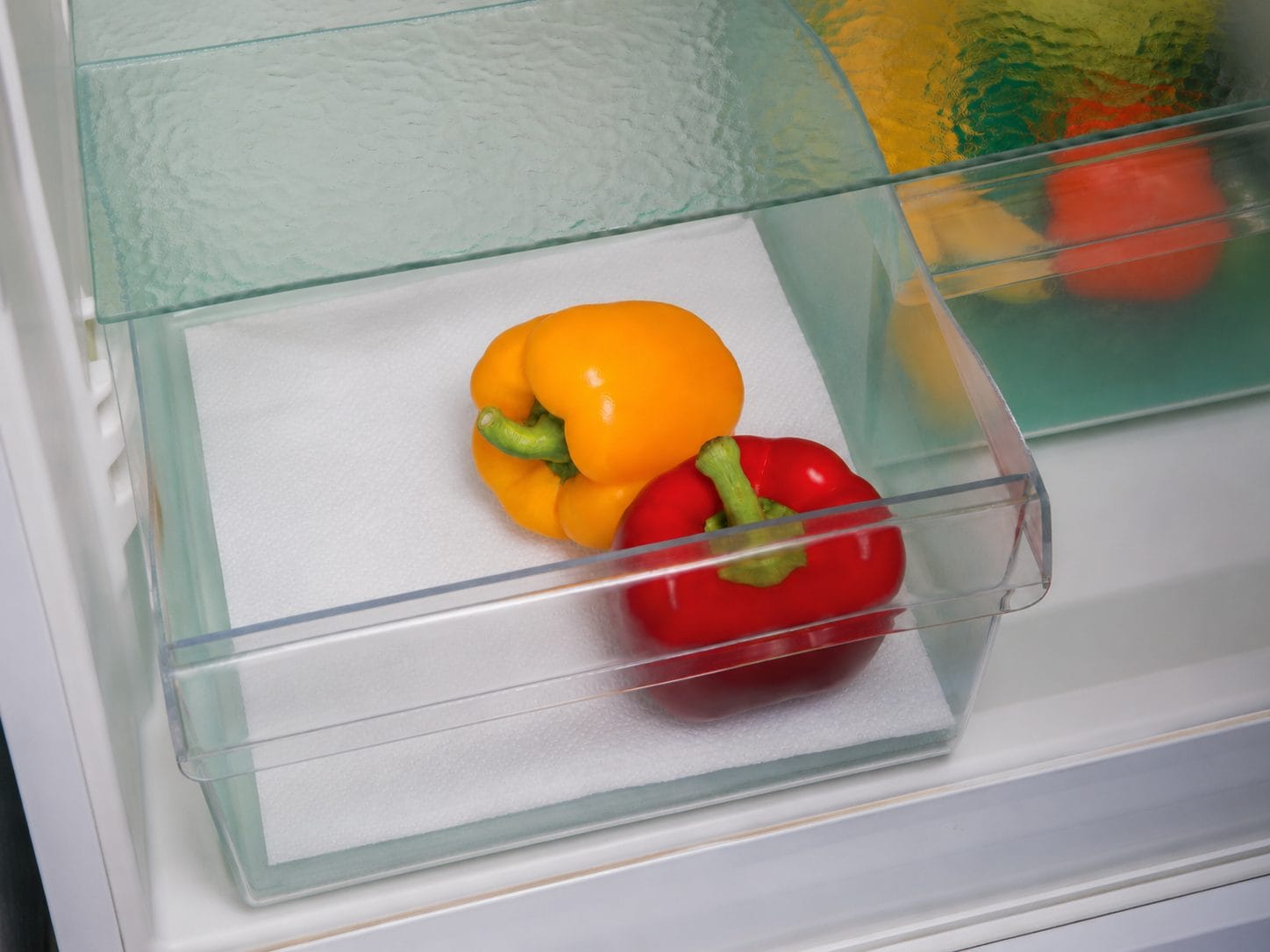 Carta da cucina nel cassetto delle verdure: il metodo che aiuta a mantenerle fresche più a lungo