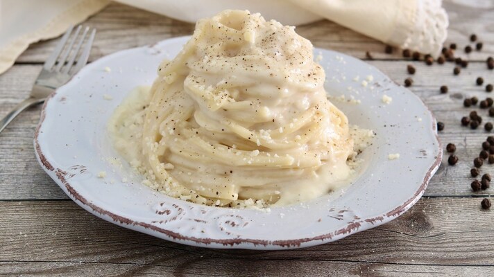 spaghetti-cacio-e-pepe-di-alessandro-borghese-