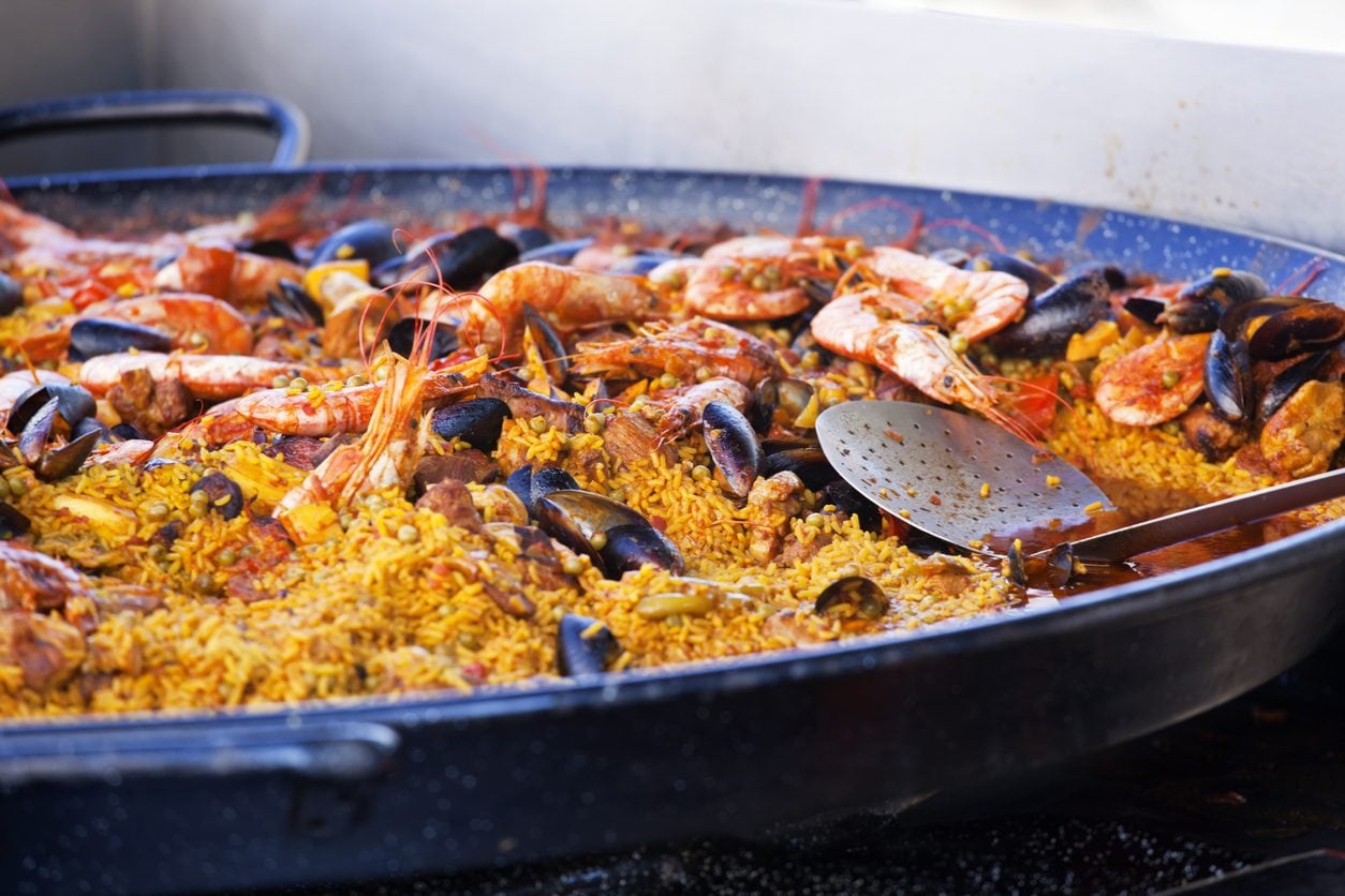 Dalla classica valenciana a quella algherese: ecco tutti i tipi di paella da assaggiare