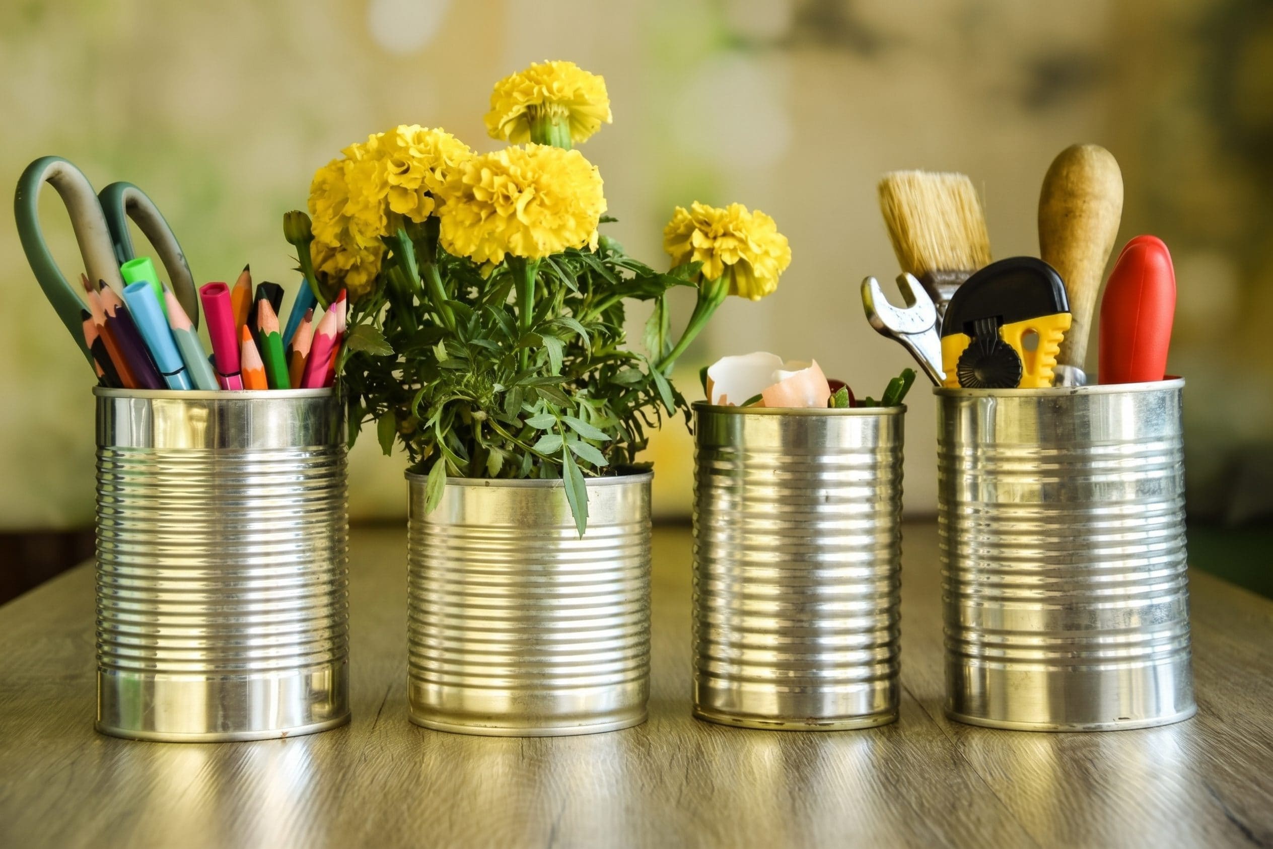 Non buttare i barattoli dei pelati: le idee creative per trasformarli in oggetti utili e decorativi