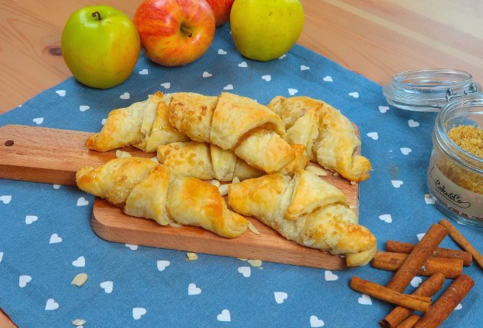 Cornetti mela e cannella: la ricetta dei dolcetti di sfoglia facili e veloci