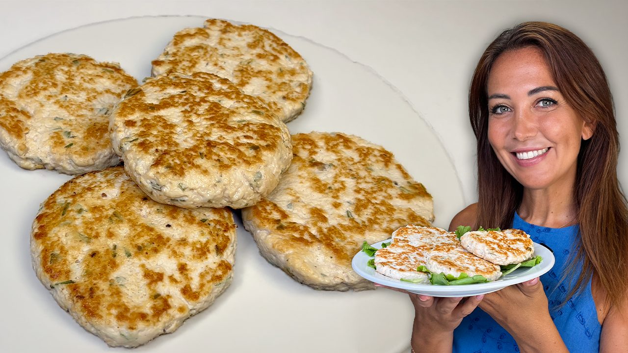 Hamburger di pollo: la ricetta facile per farli in casa con il petto di pollo