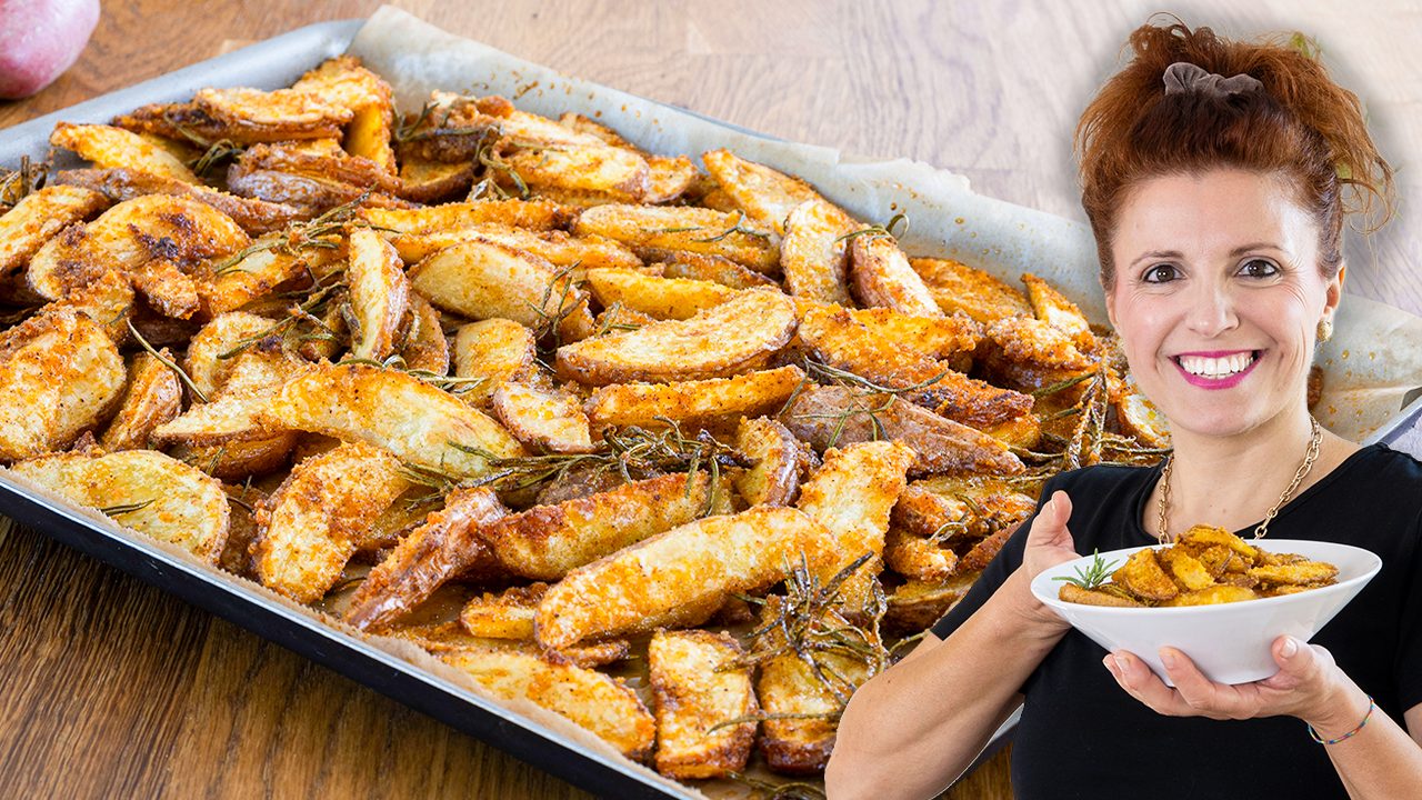 Patate al forno con la buccia: la ricetta semplice per farle croccanti e saporite
