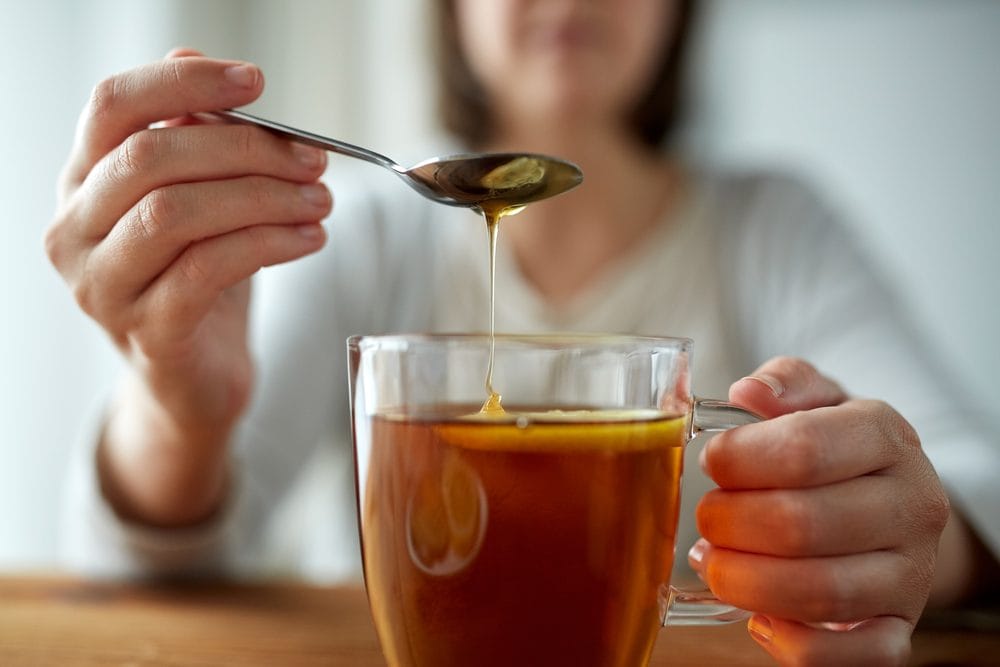 Perché non devi aggiungere il miele a una bevanda troppo calda