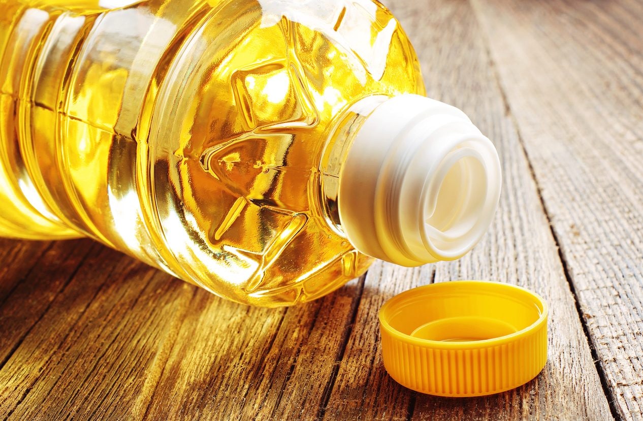 A cosa serve davvero il tappo dell’olio di semi? Il dettaglio che quasi tutti ignorano