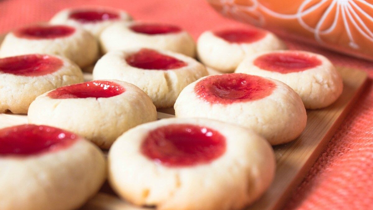 raspberry and almond shortbread
