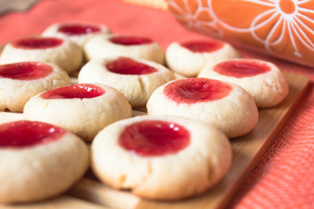 raspberry and almond shortbread