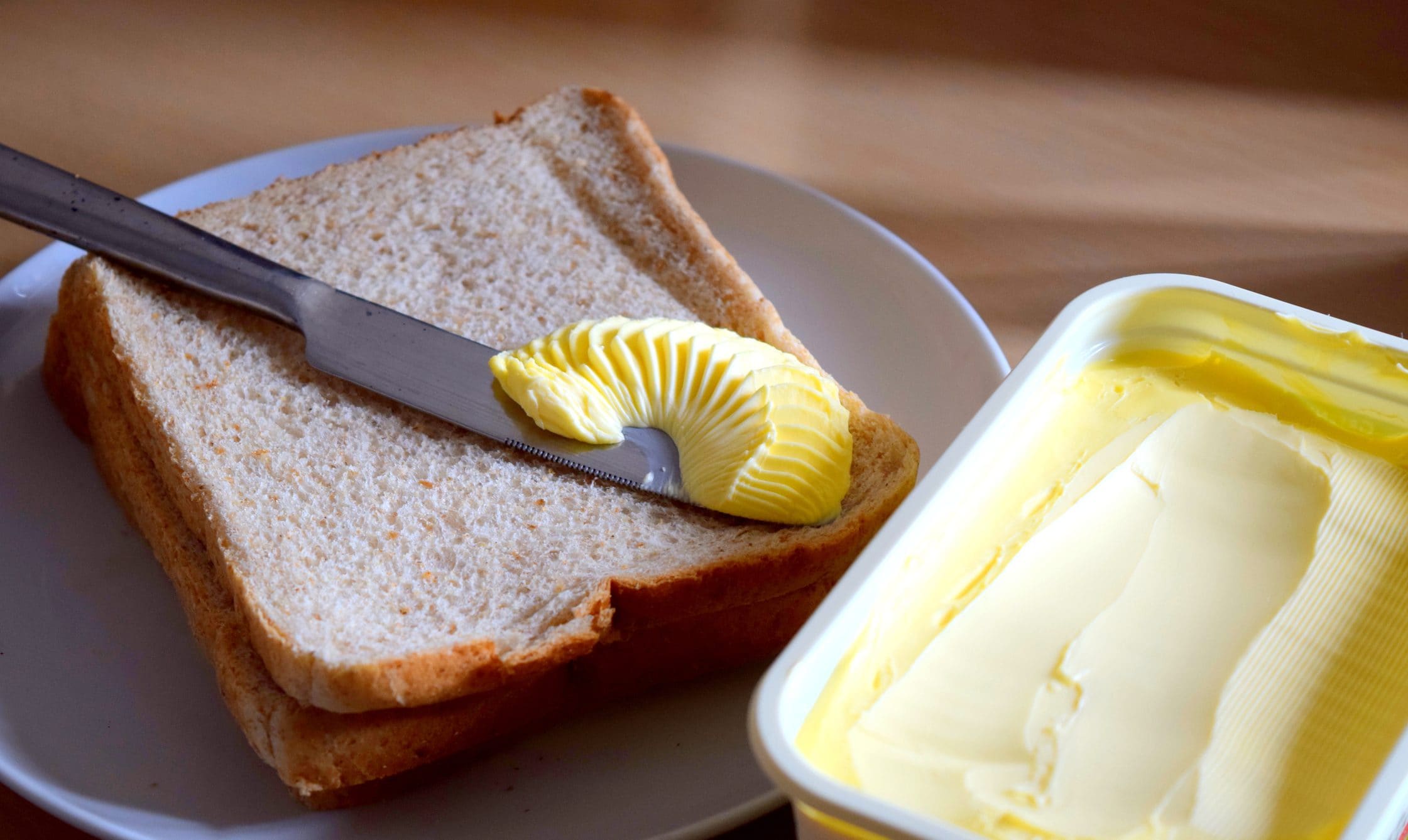 Butter s final meal. Мягкий маргарин. Маргарин или сливочное масло. Спред маргарин. Маргарин фото.